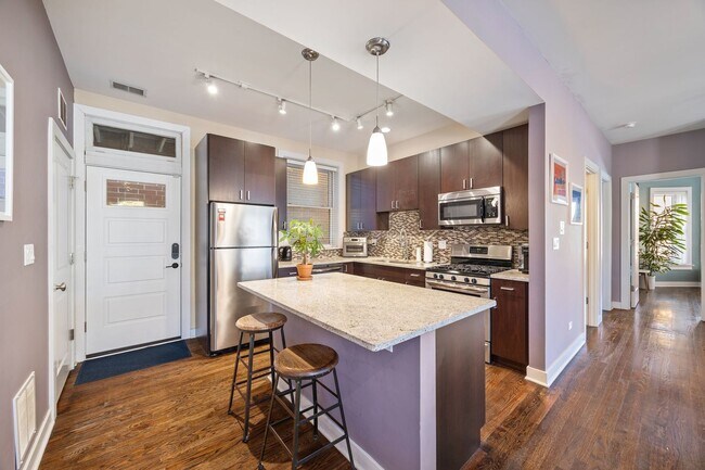 Building Photo - 1951 W Byron St