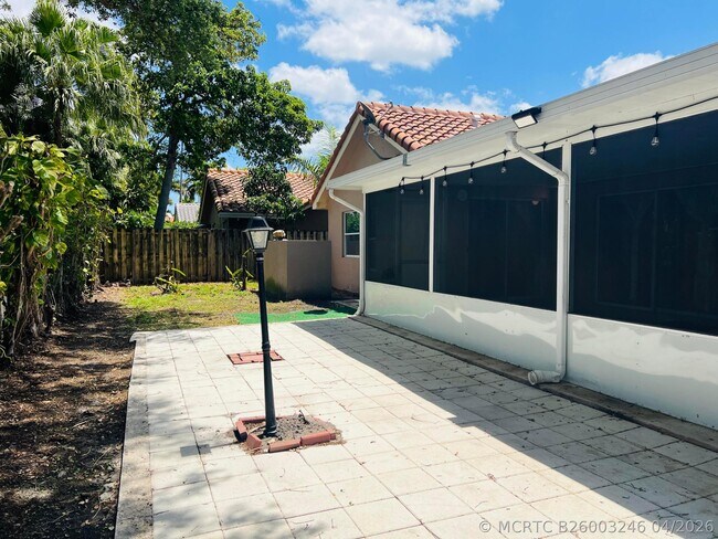 Building Photo - 12623 SW 8th Ct