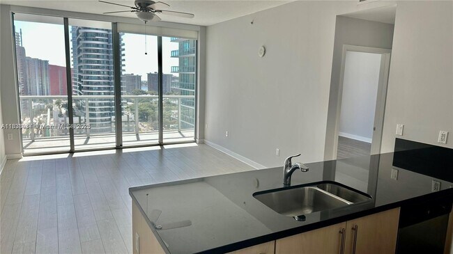 Primary Photo - 1111 SW 1st Ave