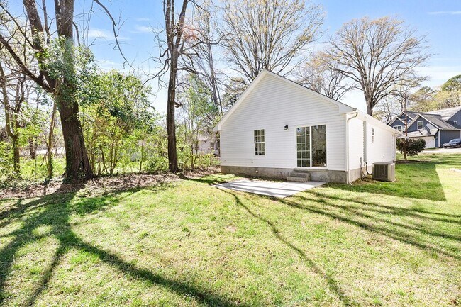 Building Photo - 913 Tennyson Dr