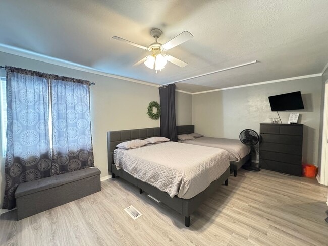 Building Photo - Home close to Casinos and River