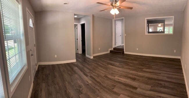 Building Photo - PRE-LEASING! Beautiful 3 Bedroom 2 Bath 2 Living Areas + Detached 1 Car Garage/ Workshop