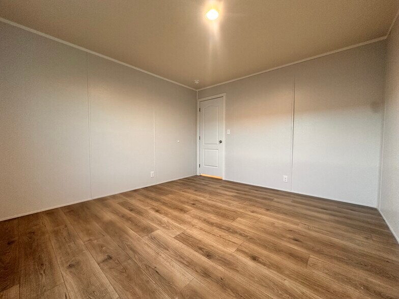 Building Photo - 18 Jubilee St