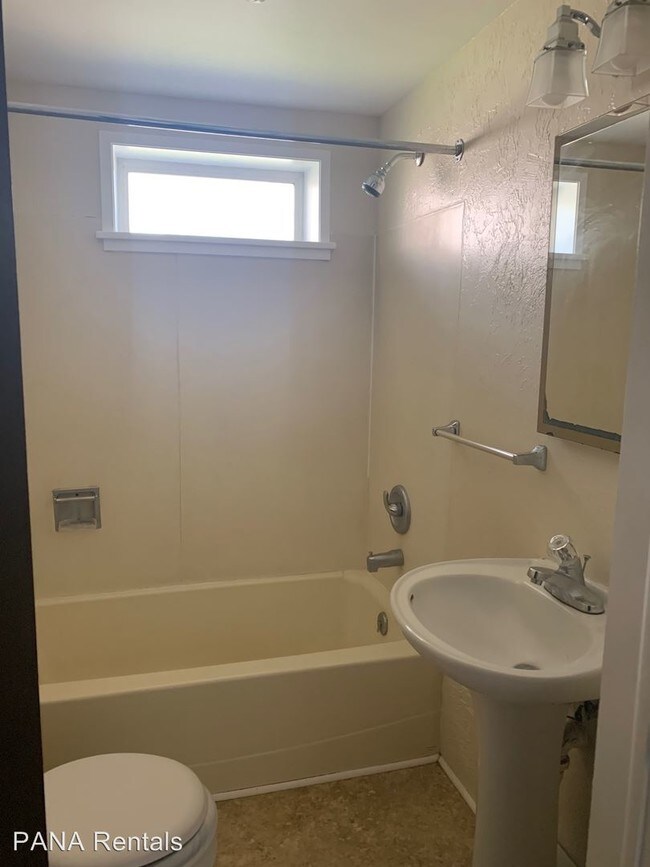 Building Photo - 600-608 N 25th St