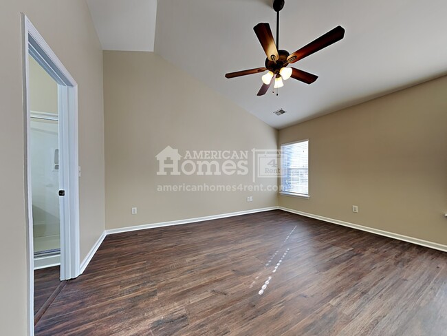 Building Photo - 157 Oak Bluff Road