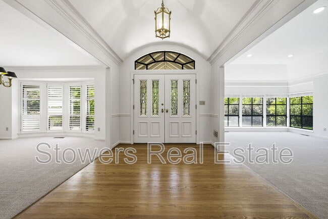 Building Photo - 618 Banister Ln