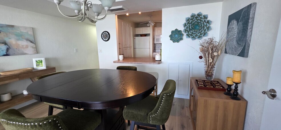 Building Photo - 3047 S Atlantic