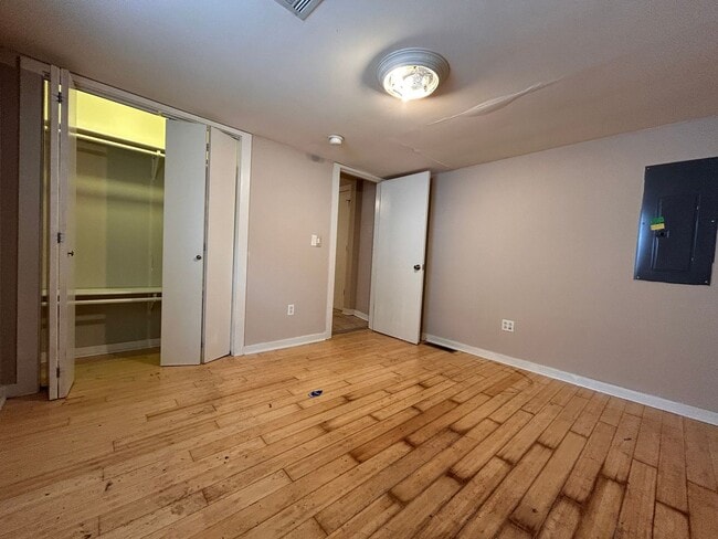 Building Photo - Adorable 3 Bedroom 1 Bathroom