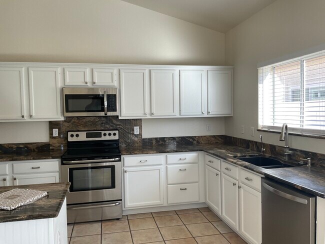 Building Photo - 4307 E South Fork Dr