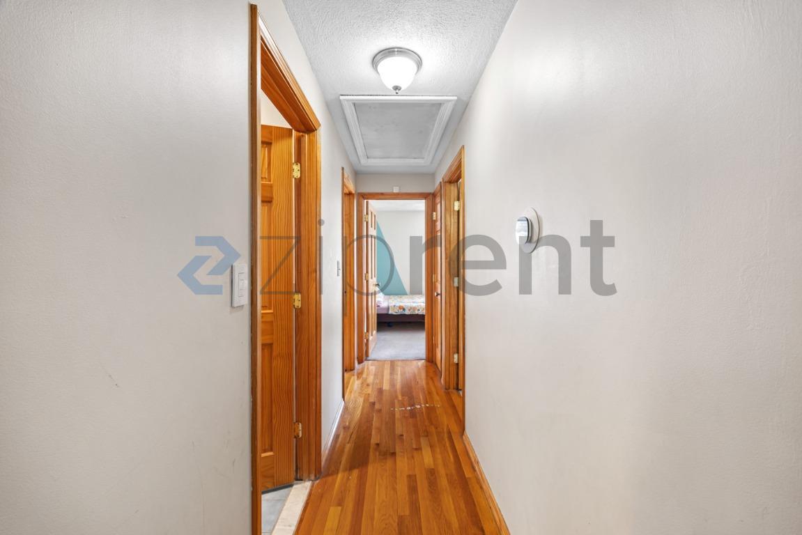 Building Photo - Unit