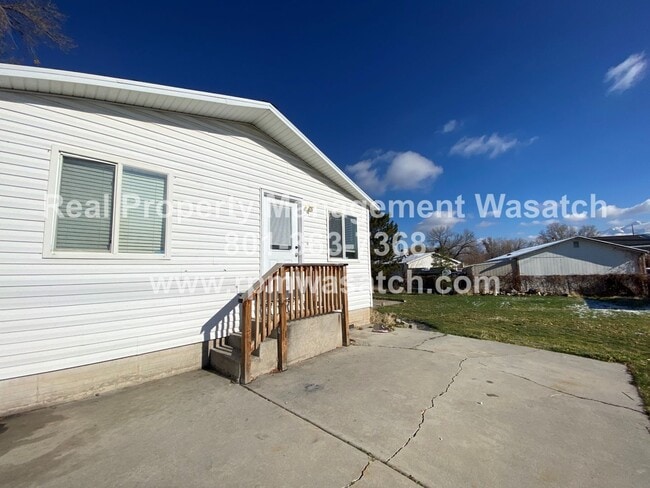 Building Photo - Take a Look at This 4 Bedroom 2 Bathroom Home in West Jordan UT!!