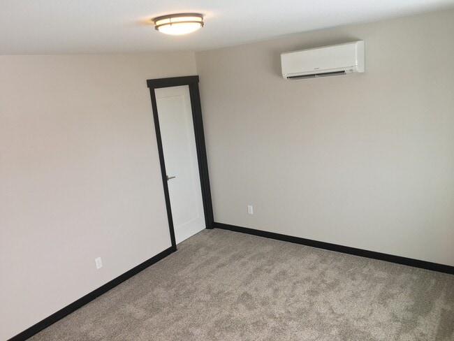 Building Photo - 2303 Landon Ln