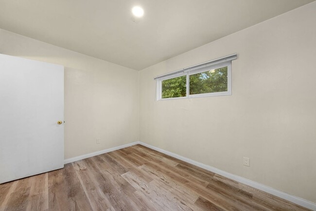 Building Photo - Beautiful newly renovated home available n...