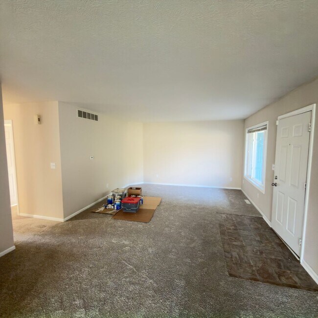 Building Photo - 4443 Hillrise Ct NE