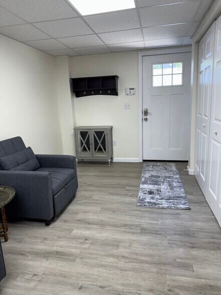 Entrance - 4615 Forest Pl