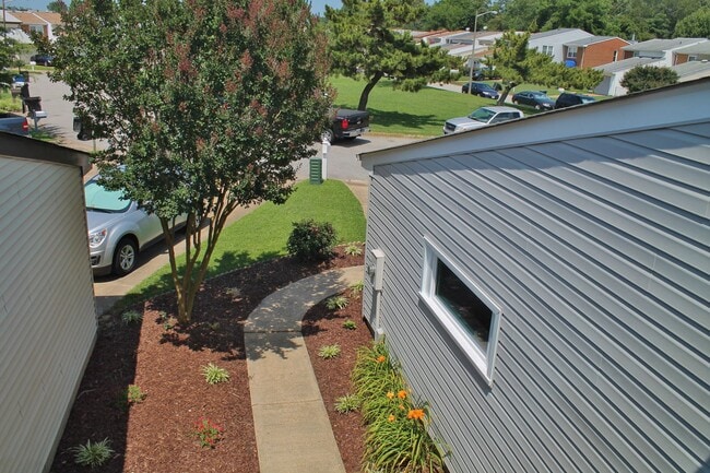 Building Photo - MUST SEE! Charming 3-Bedroom Townhome in Thoroughgood! 1-Car Attached Garage!