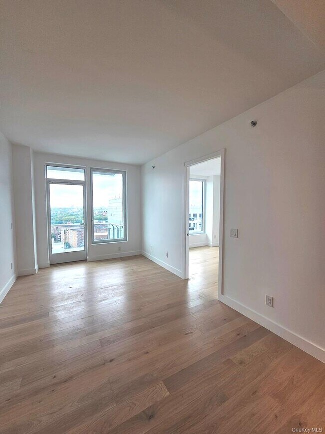 Building Photo - 136-18 Maple Ave