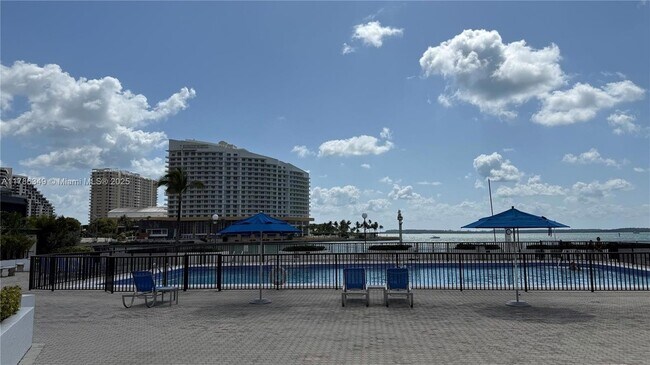 Building Photo - 999 Brickell Bay Dr