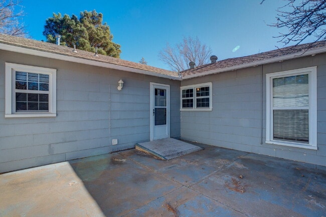 Building Photo - 2710 27th St