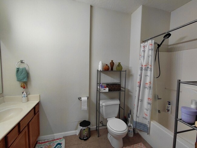 Building Photo - 4 Plex unit close to FLW