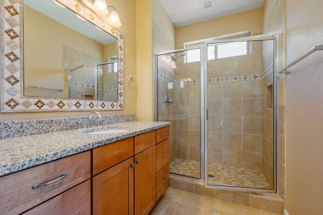 Building Photo - UNFURNISHED Gorgeous 2 Bedroom Home in Ran...
