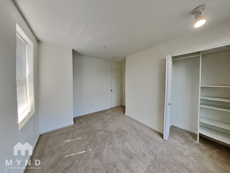 Building Photo - 15390 SW Mallard Dr