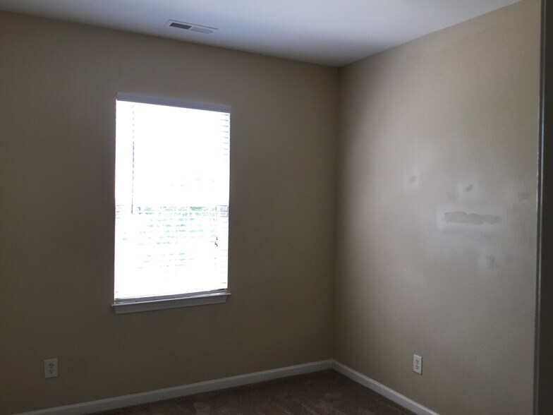 Building Photo - 615 Upwey Ct