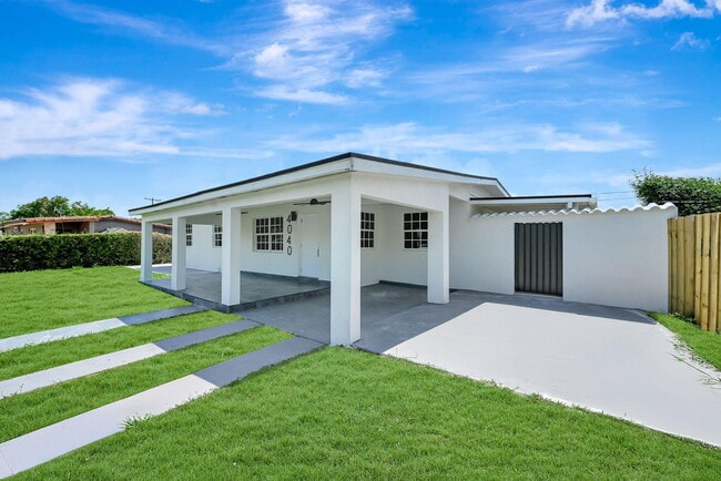 Primary Photo - 4040 SW 108th Ave