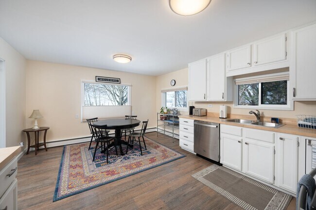 Building Photo - Secluded Cottage with ALL THE VIEWS