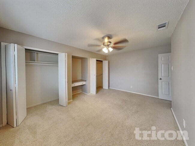 Building Photo - 1142 Shadyglen Cir