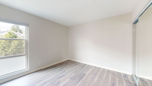 Building Photo - Remodeled modern 1 bedroom end unit, close...