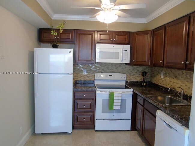 Building Photo - 545 Normandy Ln