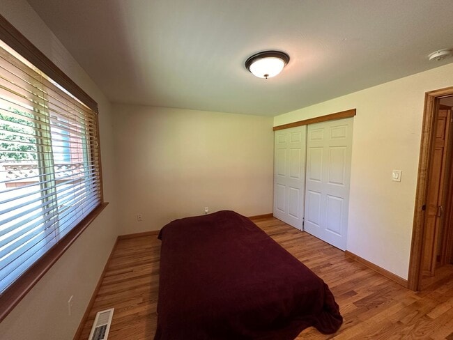 Building Photo - Bellevue Home
