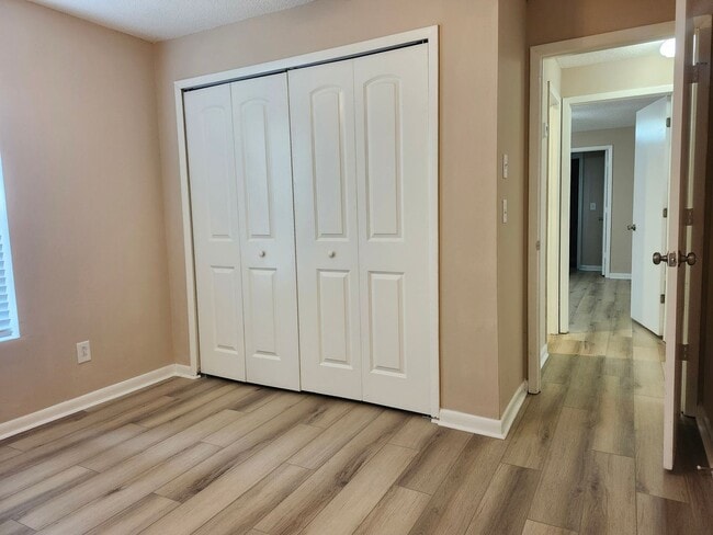 Building Photo - Duplex for Rent