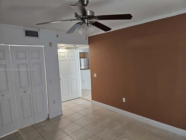Building Photo - 207 Villa Cir