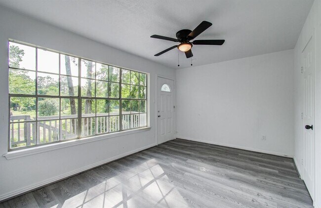 Building Photo - 808 Stone Mountain Dr