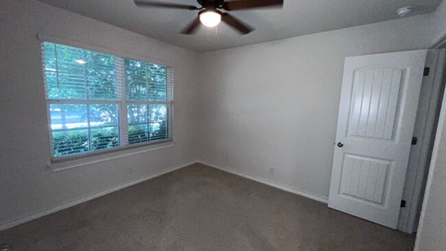 Building Photo - Charming 4-Bedroom Home Available for Rent...