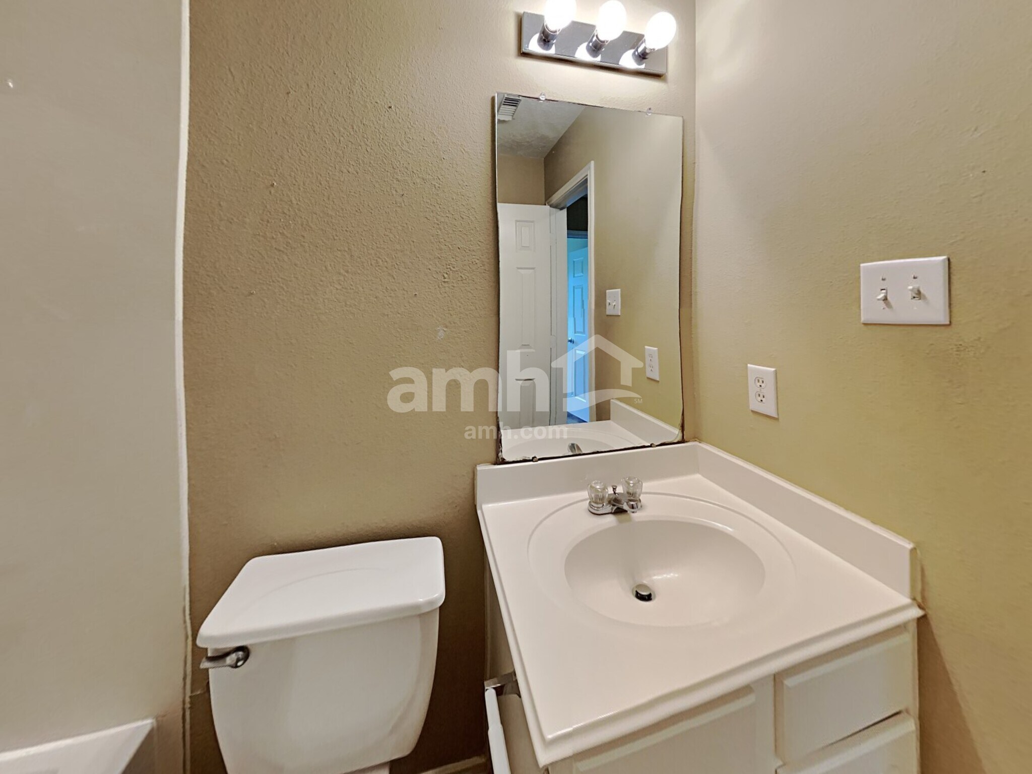Building Photo - 706 Razee Ct