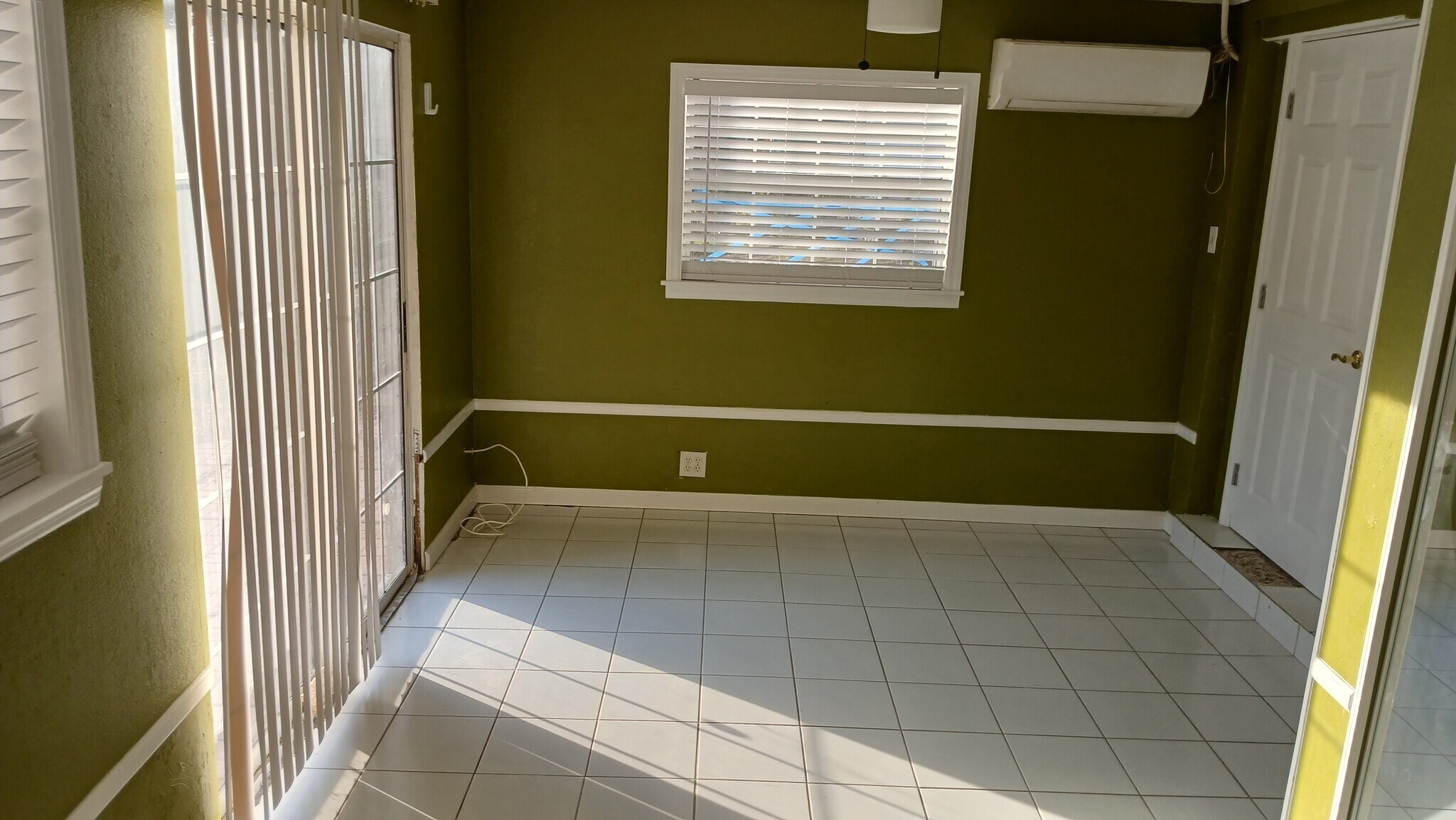Bedroom 3 with split air - 2286 Sherwood Dr