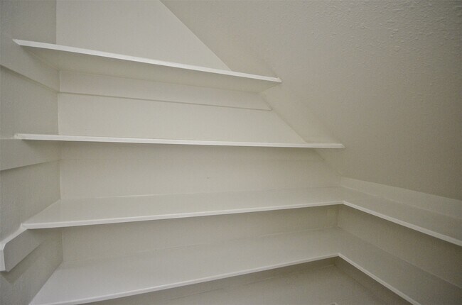 Building Photo - 5614 Redgrove Ln