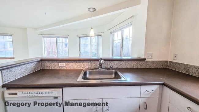 Building Photo - Sunny Capitol Hill 2 BR 1.5 BA Condo with Garage Parking Included & Skyline Views!