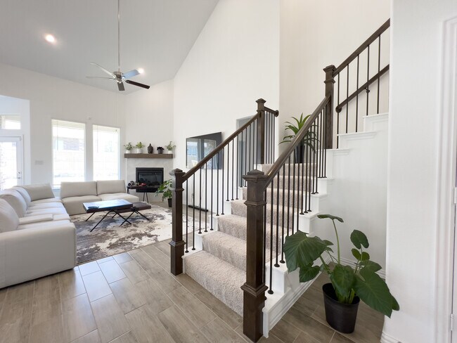 Building Photo - 2533 Olvera Ct