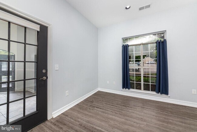 Building Photo - 600 Squire Ln