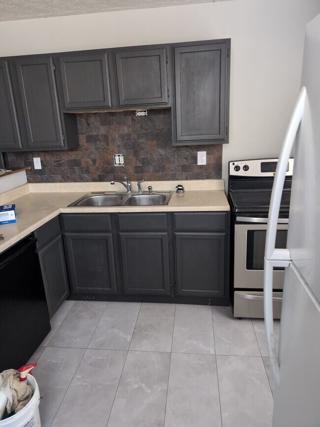 Building Photo - 4618 Sullivan Ave