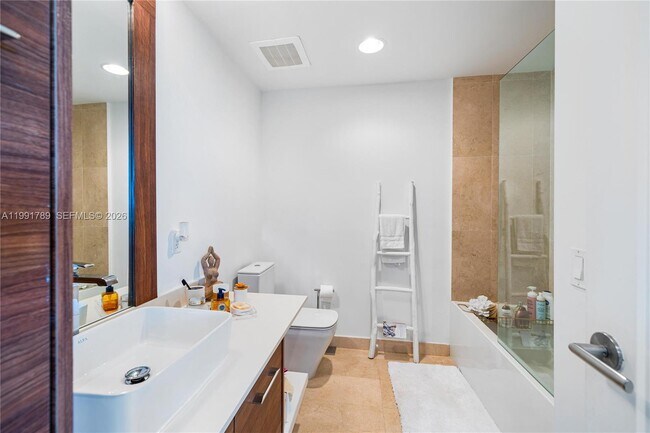 Building Photo - 601 NE 27th St