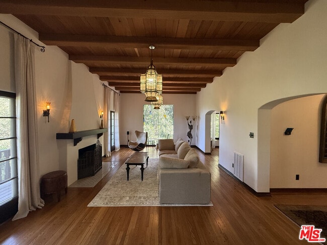 Building Photo - 3475 N Knoll Dr