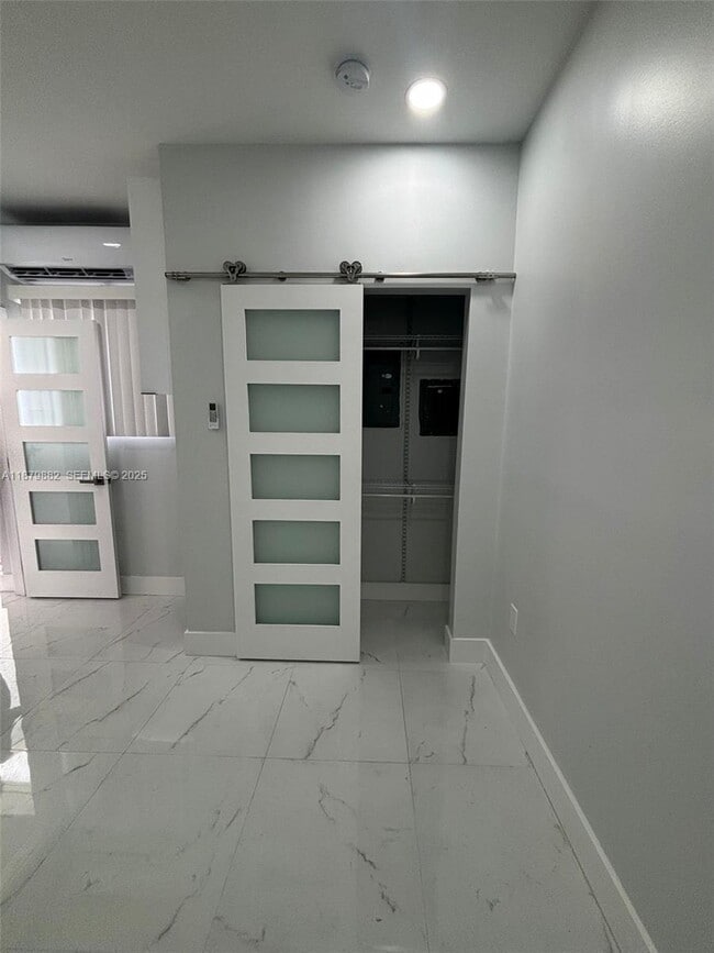 Building Photo - 29303 SW 142nd Ave