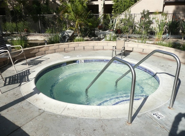 Building Photo - Cozy 1 Bed 1 Bath San Clemente Apartment