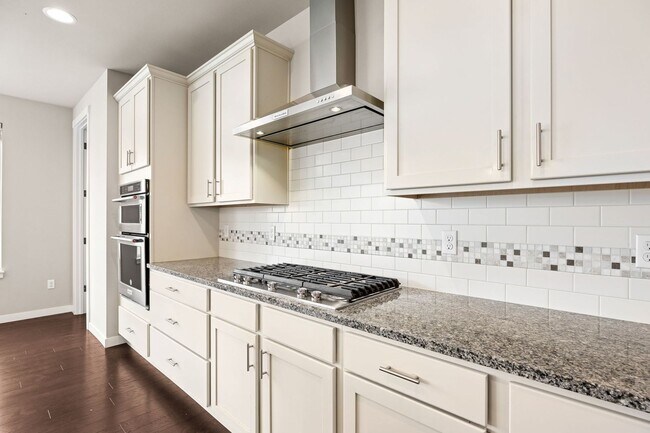 Building Photo - Perfect and Picturesque and Furnished!