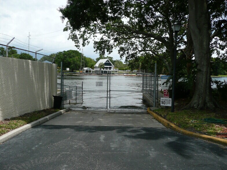 Boat Ramp - 2424 W Tampa Bay Blvd